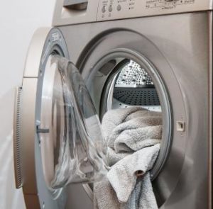 Puhdas ja hajuton pyykki on toimivan pyykinpesukoneen merkki.
