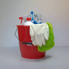 Arvonlisäveroton siivous ja kotitalousvähennys ovat mahdollisia vähennyksiä samasta siivouksesta. Näin saat esimerkiksi perheenjäsenelle tilattua helposti edullisen kotisiivouksen.